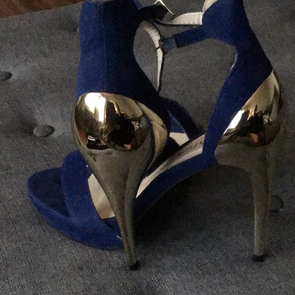 Woman’s high heel s - Picture 4 of 5